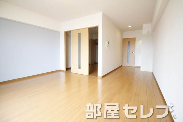 居室・リビング　広々としたリビング。