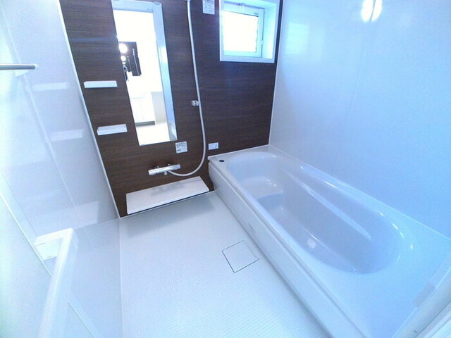 バス・シャワールーム　浴室乾燥機と追い焚き機能が付いた一坪風呂