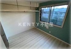 その他部屋・スペース　落ち着いた色調の寝室です