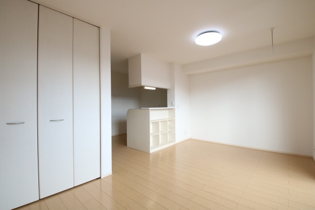 居室・リビング　※別号室のお写真のため現況優先