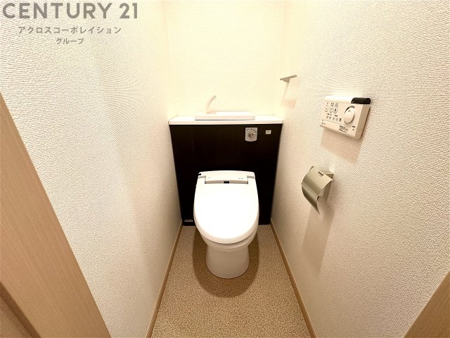 トイレ　温水洗浄便座機能付きのトイレです♪