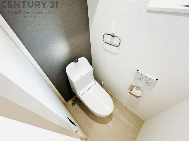 トイレ　温水洗浄便座機能付き♪