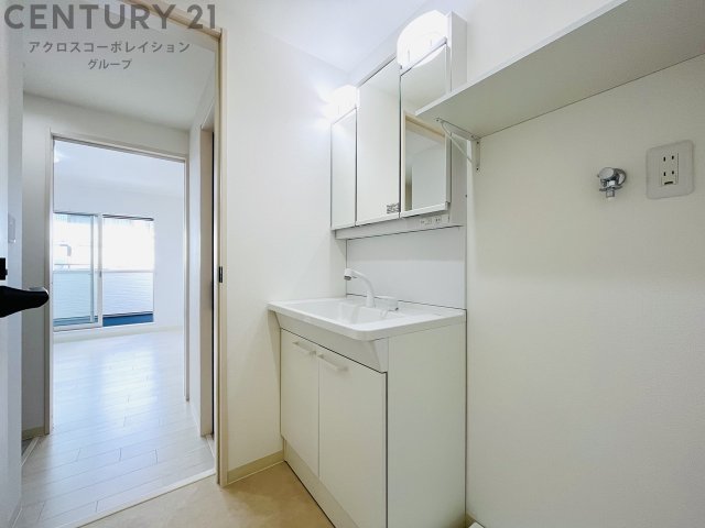 洗面設備　洗面所内に洗濯機置き場あり！