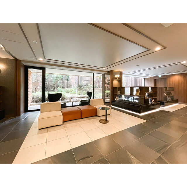 エントランス　ゆとりのあるエントランスです