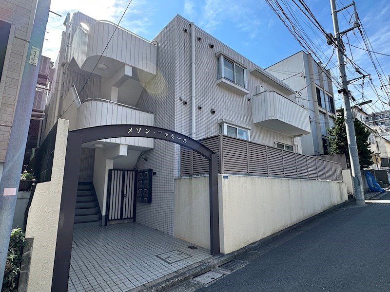 建物外観　ペット可能、ネット使用料不要。落ち着いた外観の建物です。