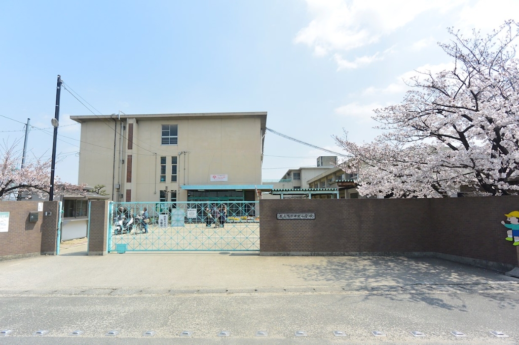 小学校　枚方市立中宮小学校（小学校）まで319m