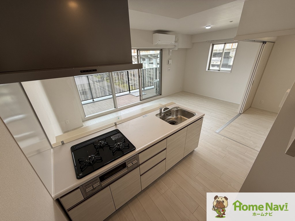 キッチン　3口コンロのシステムキッチン