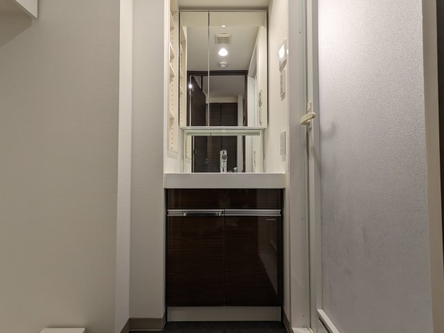 洗面設備　使いやすい独立洗面台です