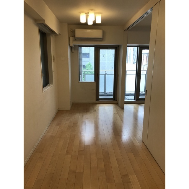 居室・リビング　※別部屋の参考写真です。