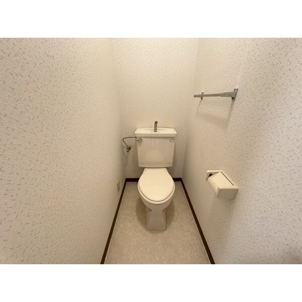 トイレ　清潔感のあるトイレです