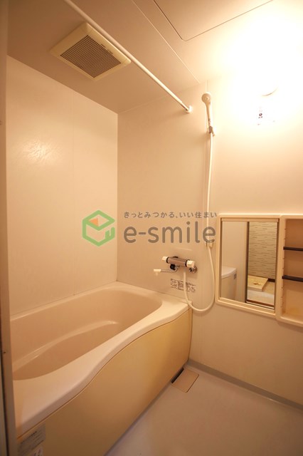 バス・シャワールーム　コンパクトで使いやすいお風呂です