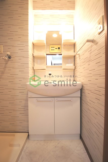 洗面設備　独立洗面台です