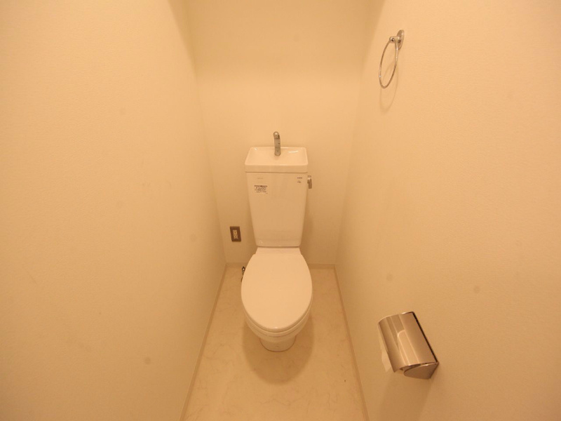 トイレ　温水洗浄暖房便座付トイレ