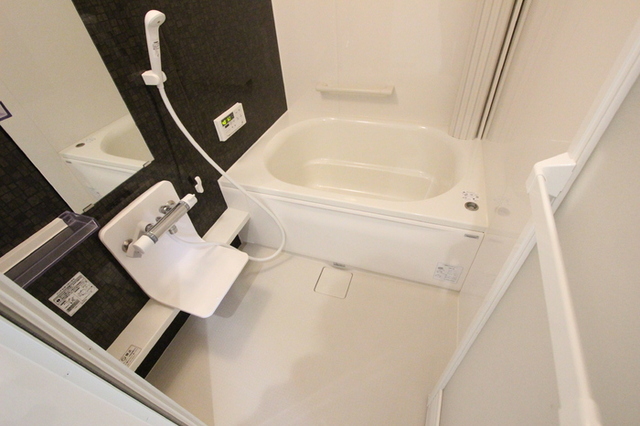 バス・シャワールーム　追い焚き機能付き浴室