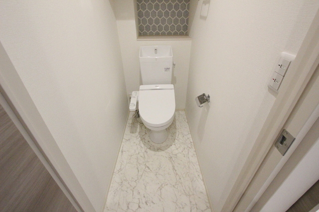 トイレ　温水洗浄暖房便座