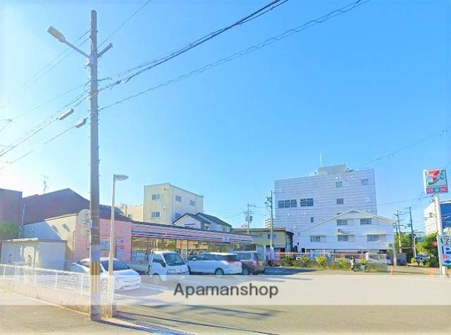 コンビニ　セブンイレブン（コンビニ）まで590m