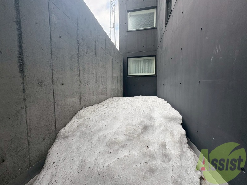 バルコニー　テラスがついているので洗濯物を干すこともできそう！