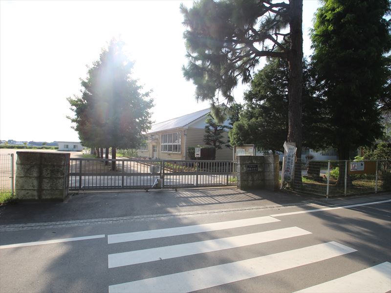 小学校　絹西小学校（小学校）まで2300m