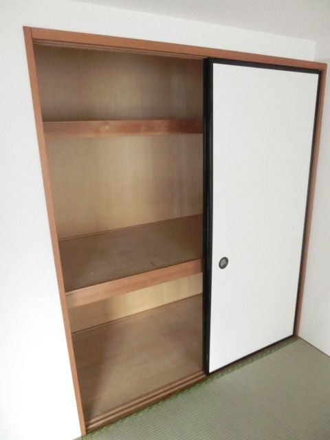 収納　押入れ収納ございます