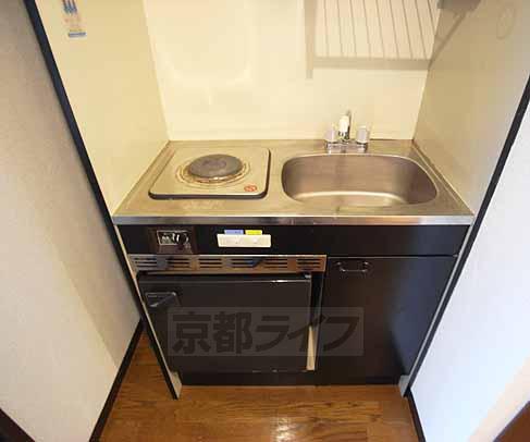 キッチン　一人暮らしなら充分なキッチンスペース