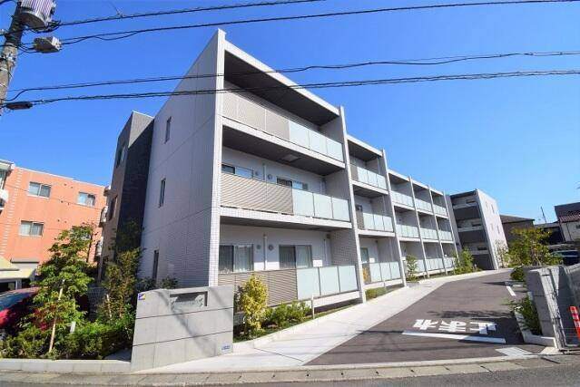 建物外観　オートロック完備