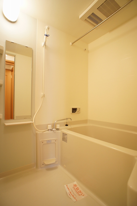 バス・シャワールーム　浴室乾燥機や追焚機能が便利なバスルーム