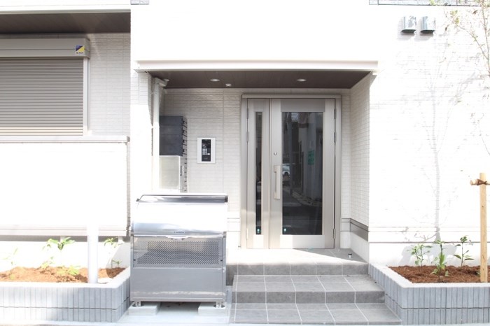 エントランス　安心のオートロック付き