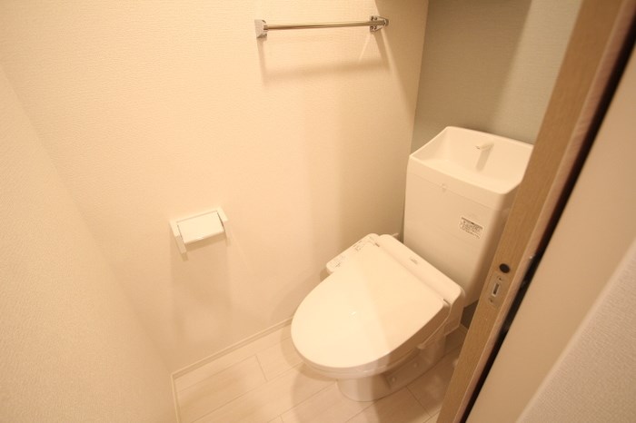 トイレ　トイレは快適な温水洗浄便座付