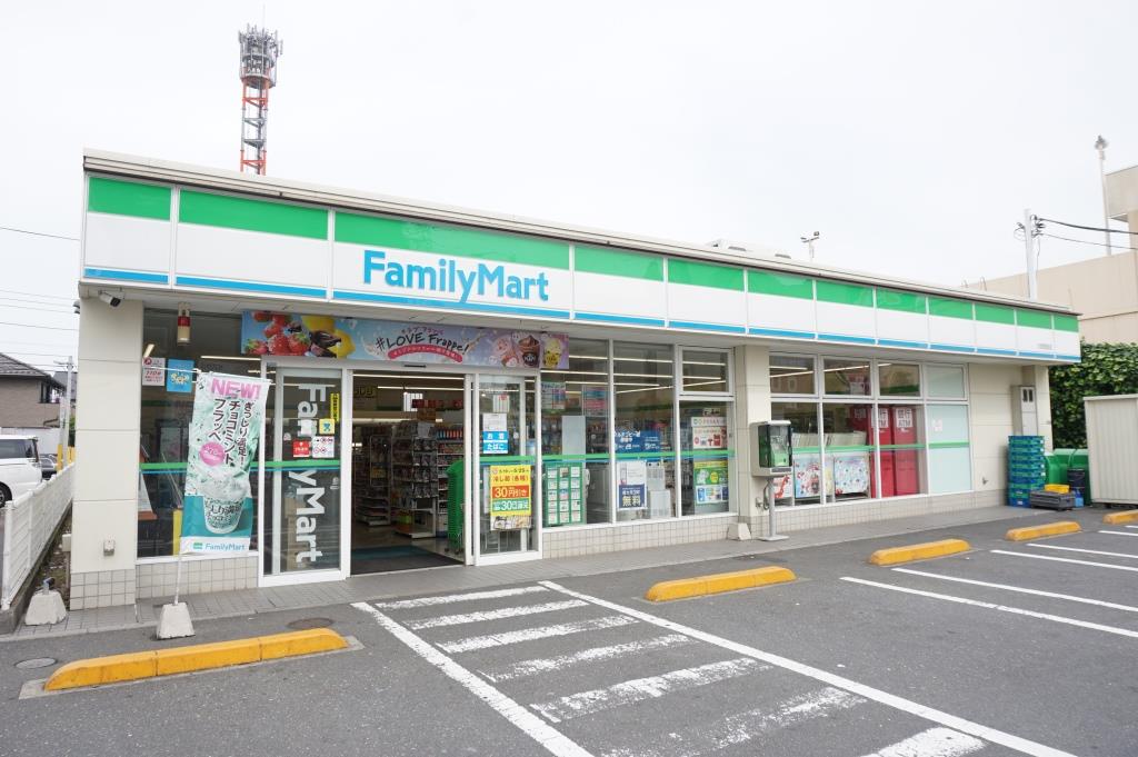コンビニ　ファミリーマート 六町駅前店（コンビニ）まで301m