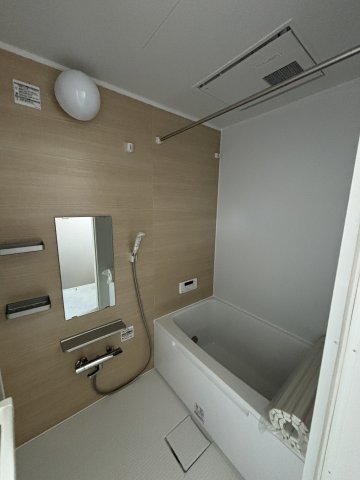 バス・シャワールーム　※写真は201号室です。 ※相違する場合は現況を優先いたしま