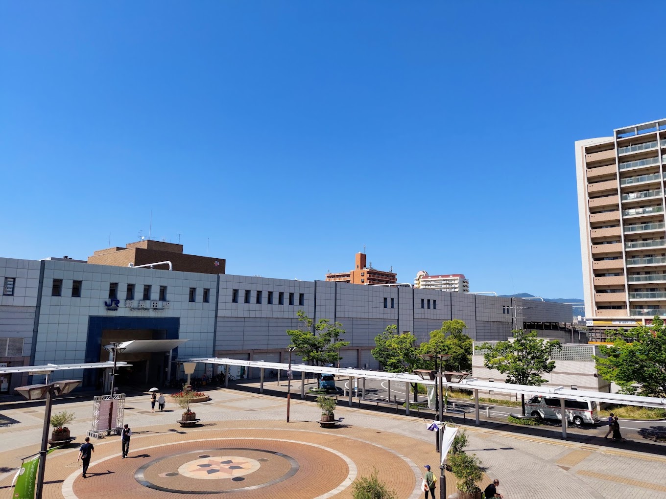 ショッピングセンター　ピフレSHIN－NAGATA（ショッピングセンター）まで295m