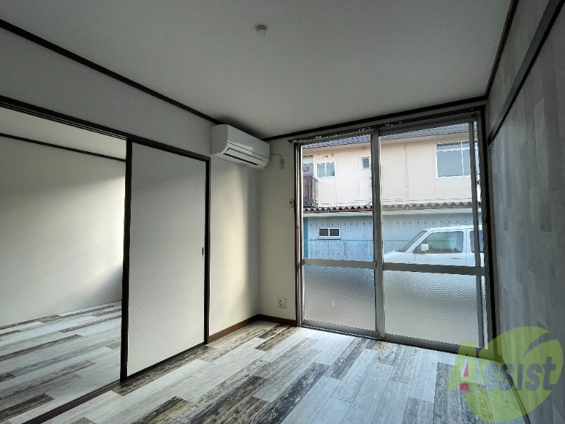 居室・リビング　陽の光が差し込む明るいお部屋は気持がいいですね～