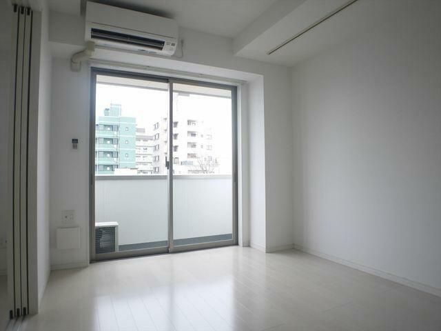 居室・リビング　エステ浅草壱番館