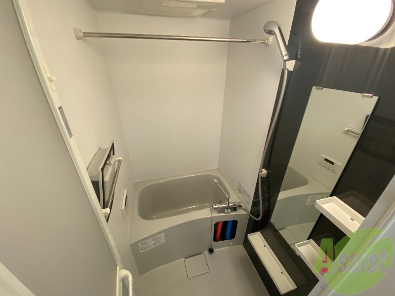 バス・シャワールーム　こちらはお風呂。一日の疲れをここで癒してください。