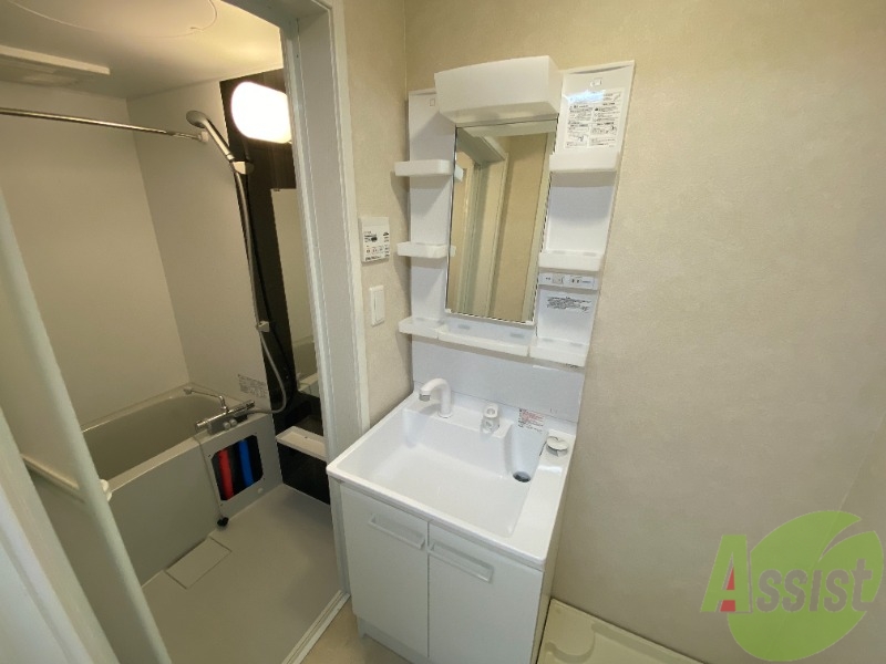 洗面設備　洗面は独立になっているので忙しい朝もばっちりですね。