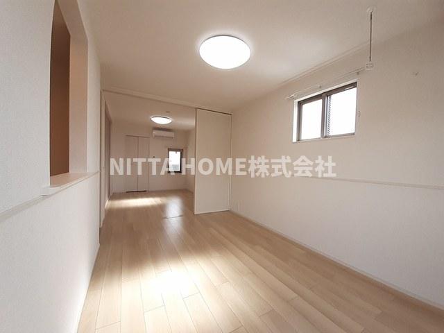 居室・リビング　角部屋＊リビング１０．３帖に洋室６帖の１ＬＤＫ☆彡