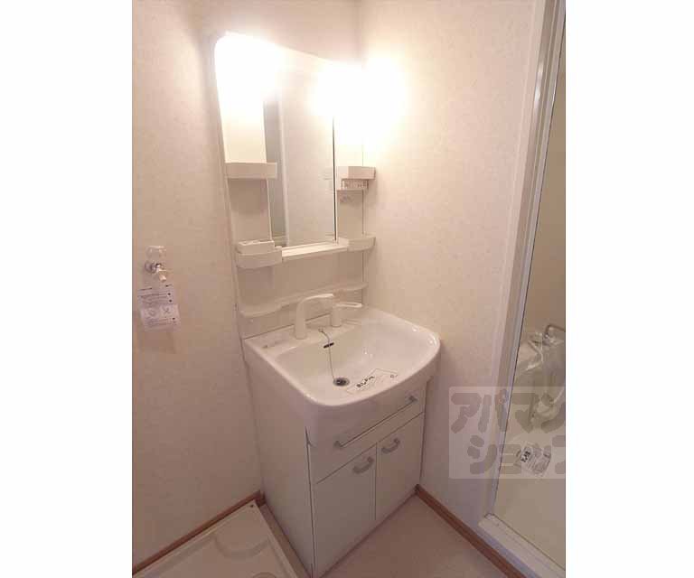 洗面設備　シャンプードレッサー仕様の独立洗面台