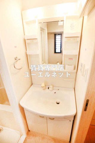 洗面設備　清潔感ある独立洗面台で毎日気持ちよく♪