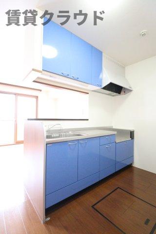 キッチン　ブルーが明るい印象のキッチンです♪