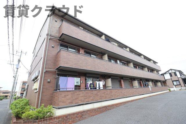 建物外観　閑静な住宅街にあり、前面道路は車通りも少ないです！