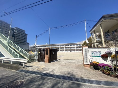 小学校　尼崎市立上坂部小学校（小学校）まで1029m