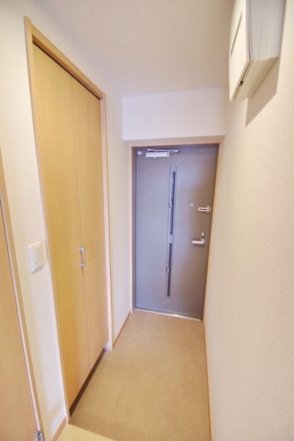 玄関　★大きい収納のある玄関です★