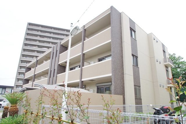 建物外観　★駅徒歩圏内です★