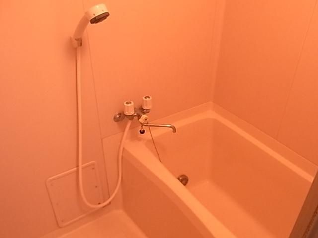 バス・シャワールーム　★追い焚き機能付き浴室も清潔感がございます★