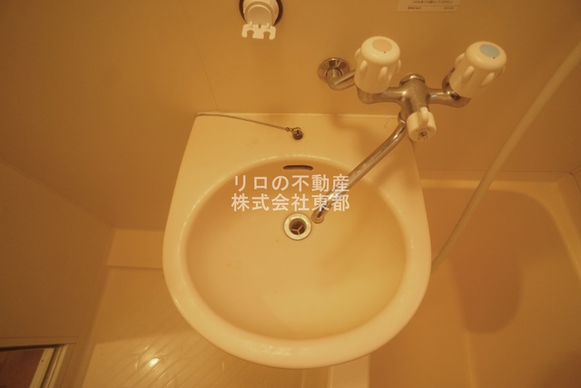 洗面設備　※補修前のお写真です