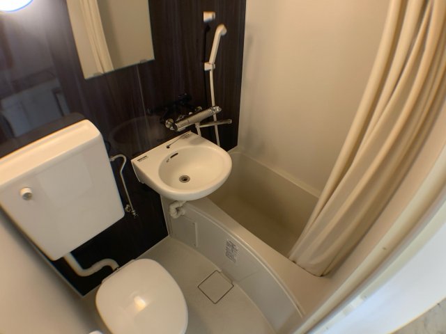 バス・シャワールーム　シンプルで機能的なユニットバスです！