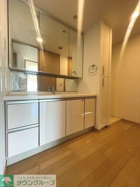 洗面設備　別部屋写真参照