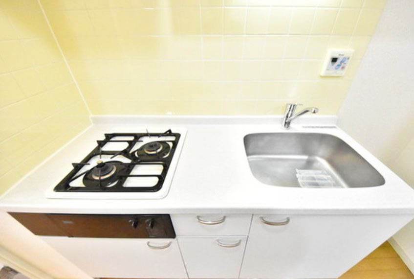 キッチン　★使いやすい二口コンロ、システムキッチン★