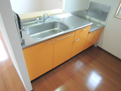 キッチン　窓付きキッチン。開放感があります。