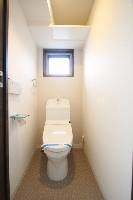 トイレ　※別室の参考写真の為、現況優先です。